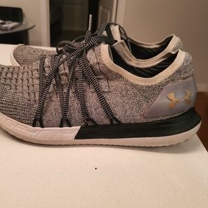 Under armour grey trainer
